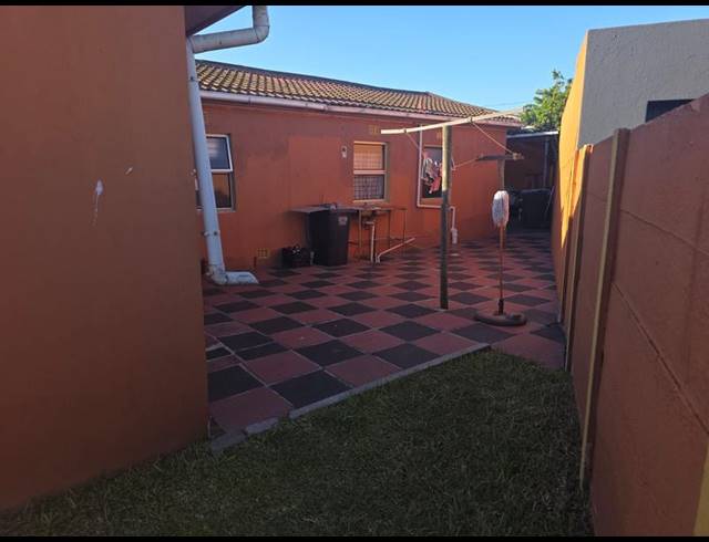3 BEDROOM HOUSE FOR SALE IN LANGA